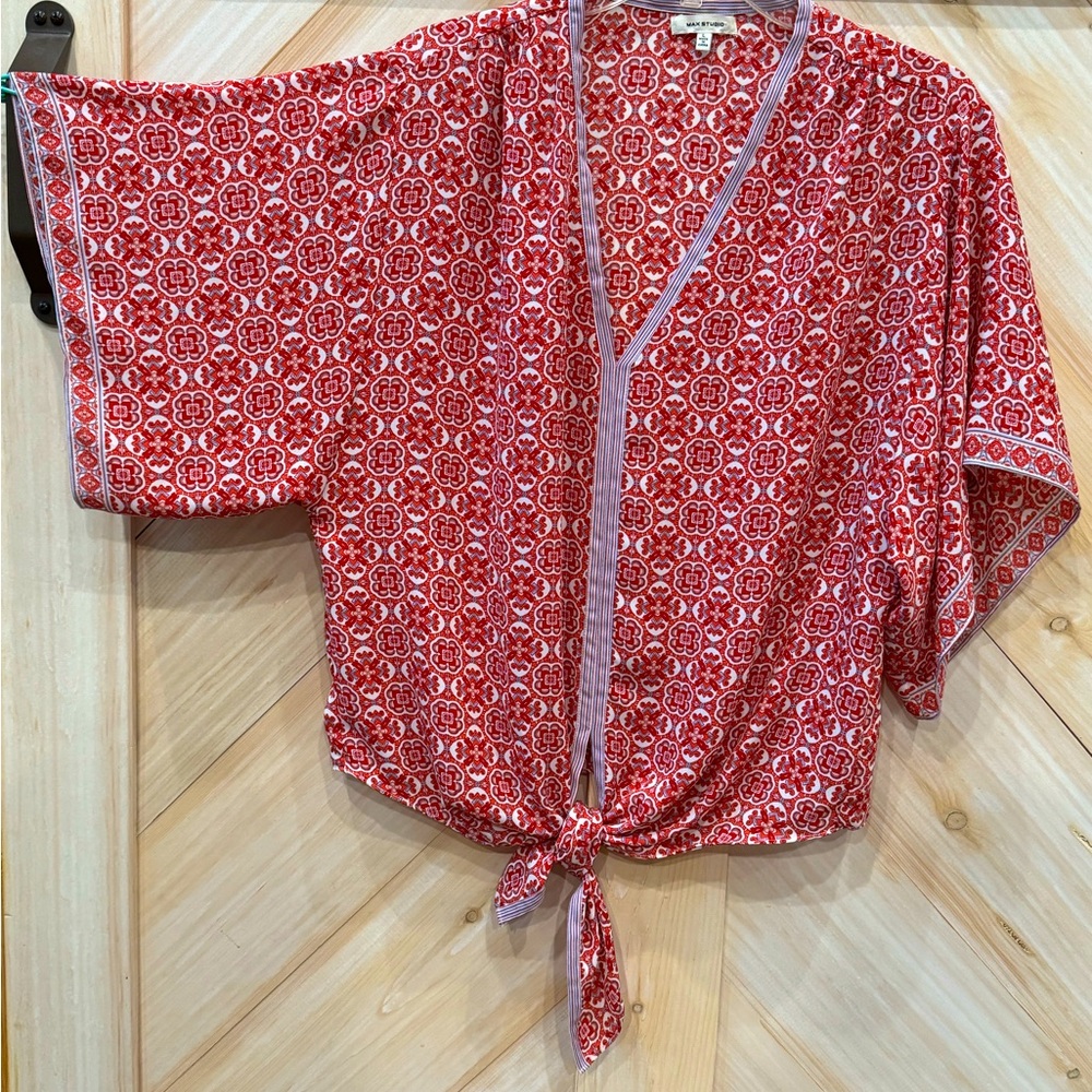 Red white short sleeve, front tie top.